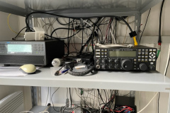 Remotely controlled Expert PA 1K3 and Elecraft K3 operates from 160m to 4m, with transvertors also 2m and 70cm