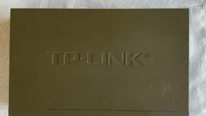 TP-LINK switch 24 portů, model TL-SF1024D