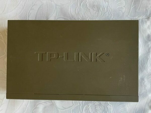 TP-LINK switch 24 portů, model TL-SF1024D