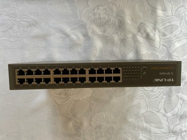 TP-LINK switch 24 portů, model TL-SF1024D - Image 2