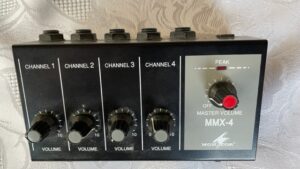 MMX-4 mini mixážní pult
