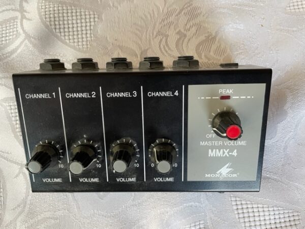 MMX-4 mini mixážní pult
