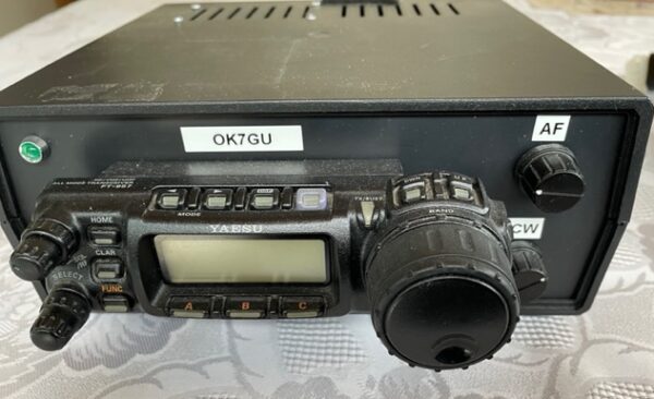 FT-857 - dálkově ovládaný setup